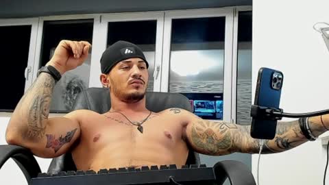 Snapshot of masterchris12 chatting on December 8, 9:08 pm masterchris12 online show from December 8, 9:08 pm