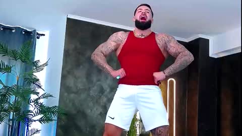 Snapshot of masterkingofmuscle chatting on October 20, 10:53 am masterkingofmuscle online show from October 20, 10:53 am