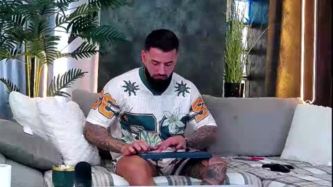 Snapshot of masterkingofmuscle chatting on October 13, 9:22 am masterkingofmuscle online show from October 13, 9:22 am