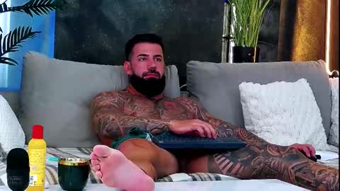 Snapshot of masterkingofmuscle chatting on September 26, 8:00 am masterkingofmuscle online show from September 26, 8:00 am