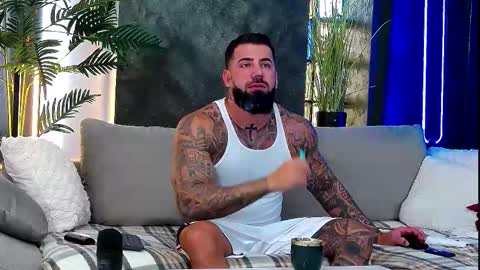 Snapshot of masterkingofmuscle chatting on October 1, 6:45 am masterkingofmuscle online show from October 1, 6:45 am