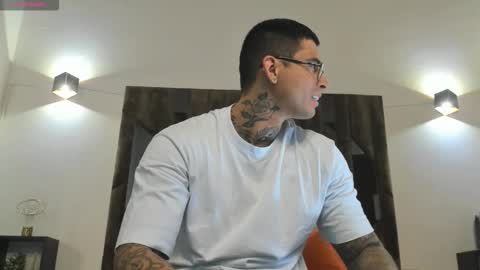 mateo_dilucajs1 online show from November 17, 7:49 pm