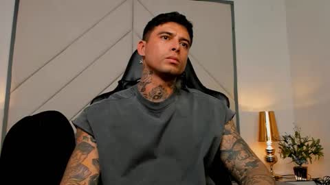 mateo_dilucajs1 online show from January 18, 11:47 pm