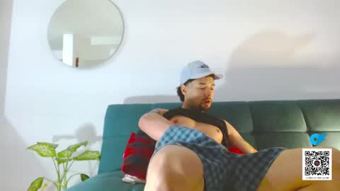 STRURIBE ON INSTAGRAM online show from November 8, 11:13 am