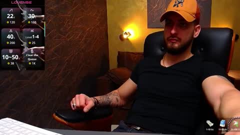 Snapshot of matiasdean chatting on October 6, 4:52 am MatiasDean online show from October 6, 4:52 am