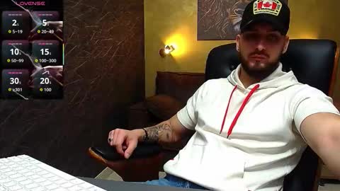 Snapshot of matiasdean chatting on October 14, 5:10 am MatiasDean online show from October 14, 5:10 am