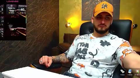 Snapshot of matiasdean chatting on October 11, 5:23 am MatiasDean online show from October 11, 5:23 am
