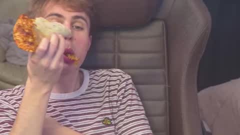 Snapshot of mattcashxxx chatting on October 16, 1:16 am Matt Cash online show from October 16, 1:16 am