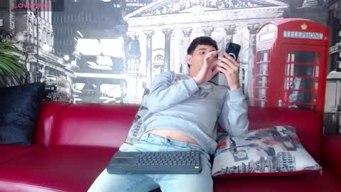 Snapshot of matteo12_ chatting on October 11, 4:50 am ---Matteo--- online show from October 11, 4:50 am