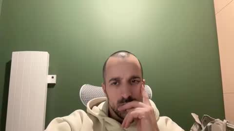 M online show from December 1, 11:47 pm