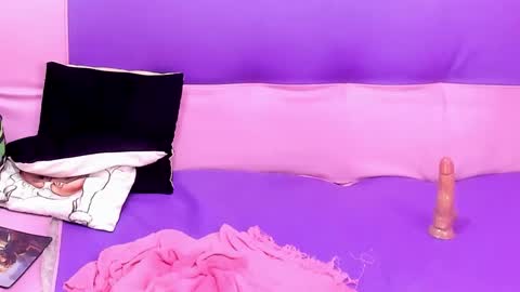 Snapshot of mature__bitch chatting on October 11, 9:40 pm call me samantha online show from October 11, 9:40 pm