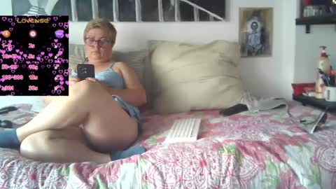 Snapshot of mature_couple_wild_2 chatting on September 23, 9:54 pm DominikFrank online show from September 23, 9:54 pm