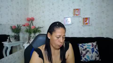 Snapshot of mature_martina_ chatting on February 9, 8:54 am Martina online show from February 9, 8:54 am