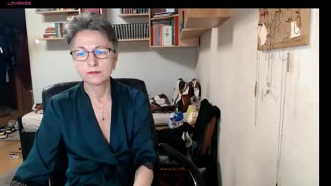 Snapshot of maturekate chatting on October 4, 7:28 am maturekate online show from October 4, 7:28 am
