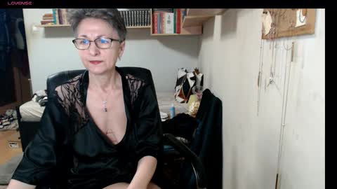 Snapshot of maturekate chatting on October 6, 7:37 am maturekate online show from October 6, 7:37 am