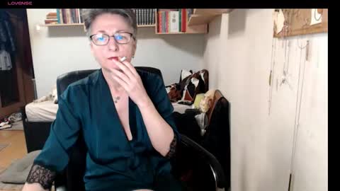 Snapshot of maturekate chatting on October 1, 9:30 am maturekate online show from October 1, 9:30 am