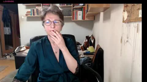Snapshot of maturekate chatting on September 30, 7:30 am maturekate online show from September 30, 7:30 am