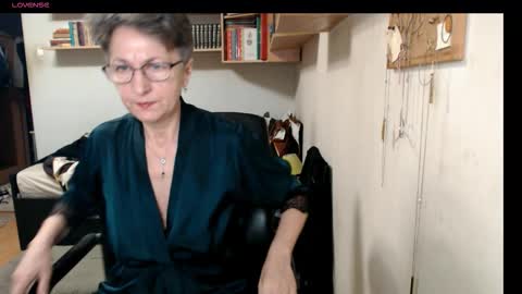 Snapshot of maturekate chatting on October 19, 7:13 am maturekate online show from October 19, 7:13 am