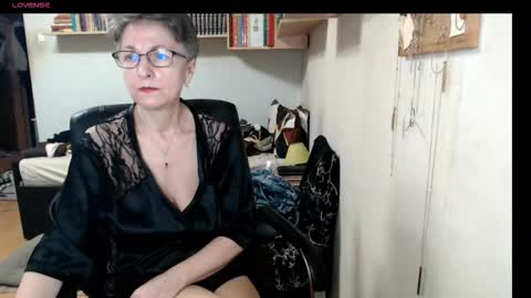Snapshot of maturekate chatting on October 17, 7:01 am maturekate online show from October 17, 7:01 am