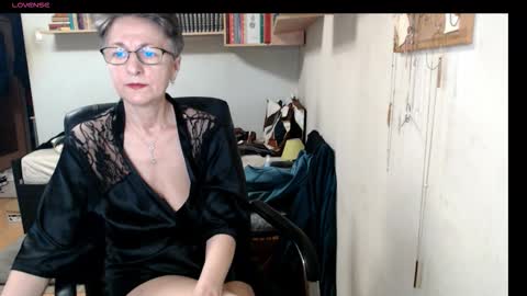 Snapshot of maturekate chatting on October 13, 6:37 am maturekate online show from October 13, 6:37 am