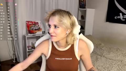 Mia online show from September 8, 4:28 pm