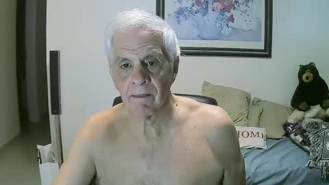 Snapshot of max_2017 chatting on October 3, 2:21 am max_2017 online show from October 3, 2:21 am