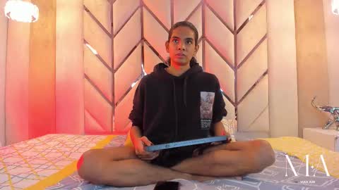 MAX online show from January 7, 3:22 am