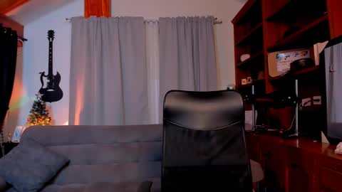 max D. online show from December 21, 9:58 pm