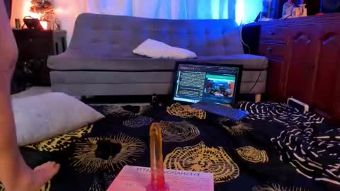 max D. online show from November 21, 12:03 pm