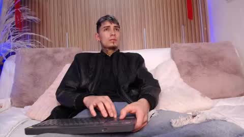 Max online show from February 18, 12:49 pm