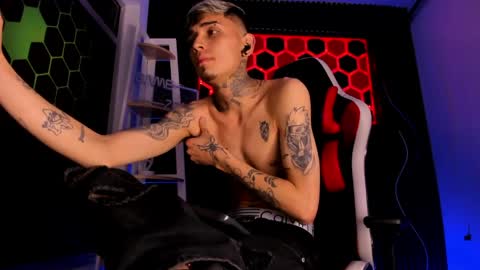 Max online show from April 8, 3:09 am