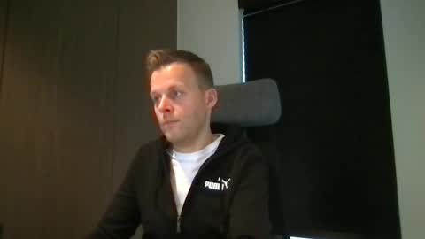 Max take off clothes online show from February 4, 8:13 am