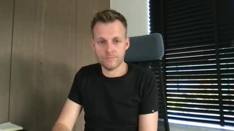 Max take off clothes online show from November 6, 8:50 am