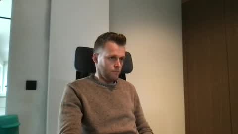 Max take off clothes online show from December 2, 10:13 am