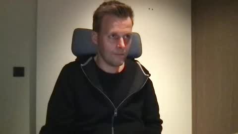 Max take off clothes online show from February 20, 6:35 pm