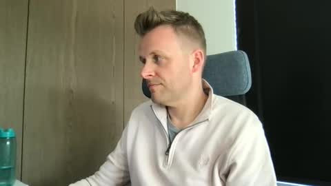 Max take off clothes online show from March 23, 1:16 pm