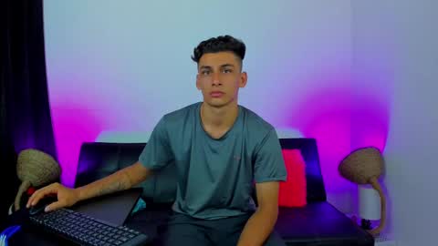Snapshot of max_wild01 chatting on October 7, 6:53 am MAX online show from October 7, 6:53 am
