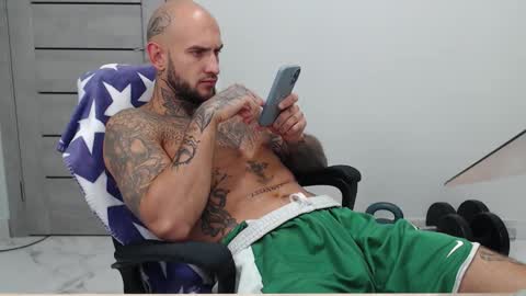 Snapshot of maxi_foxxx chatting on October 19, 7:02 am Maximus Fox online show from October 19, 7:02 am