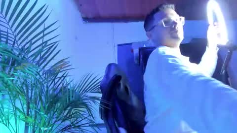 MAXI      online show from March 21, 8:19 am