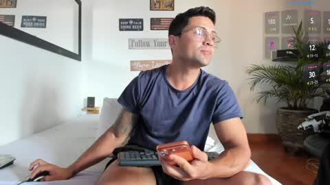 MAXI      online show from April 6, 7:15 pm