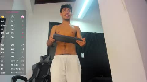 Snapshot of maximiliano_jam chatting on September 23, 3:55 am maxi online show from September 23, 3:55 am