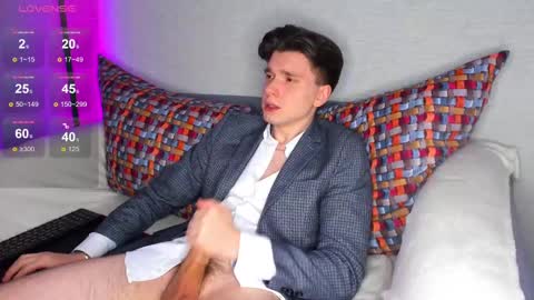 Max online show from February 19, 12:03 am