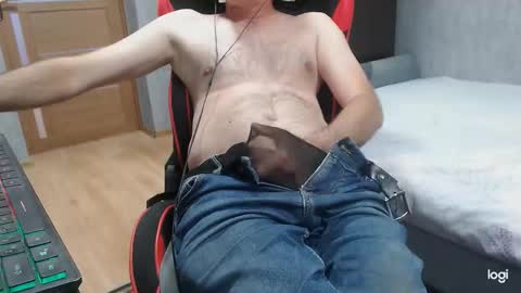 Snapshot of maximus3334 chatting on September 23, 12:10 pm maximus3334 online show from September 23, 12:10 pm