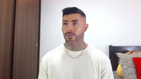 Independent Model online show from February 14, 4:15 am