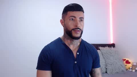 Independent Model online show from October 26, 4:02 am