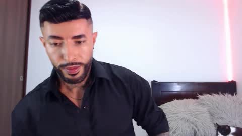 Independent Model online show from January 8, 3:56 am