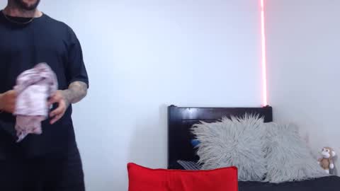 Independent Model online show from September 28, 3:15 am