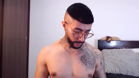 Independent Model online show from February 21, 3:01 am