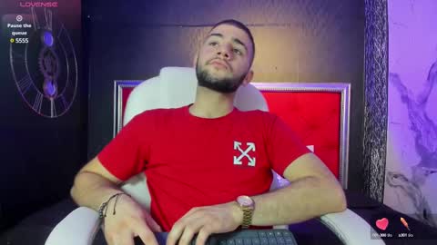Snapshot of maximusdick1_ chatting on December 4, 12:30 pm Maximus online show from December 4, 12:30 pm