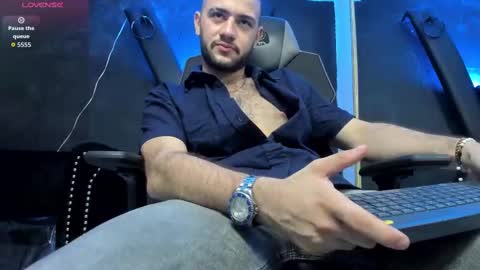 Snapshot of maximusdick1_ chatting on October 1, 4:11 am Maximus online show from October 1, 4:11 am
